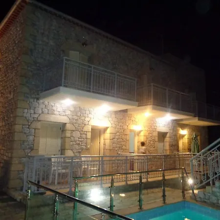 Manoleas Villas