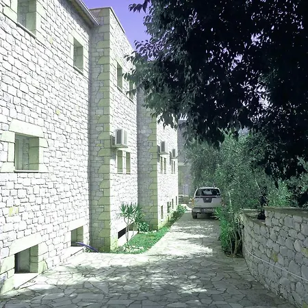Manoleas Villas Apartman *