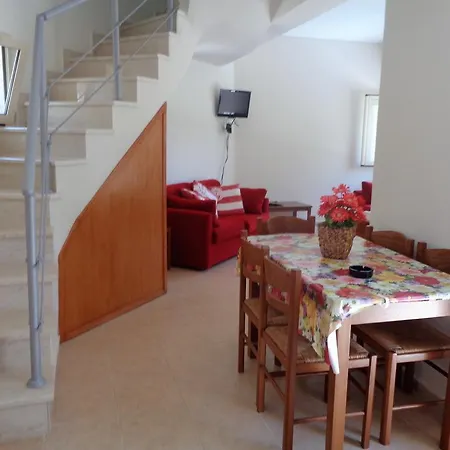 Manoleas Villas *