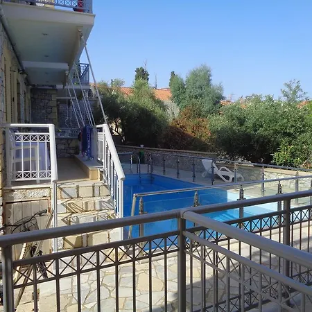 Manoleas Villas *