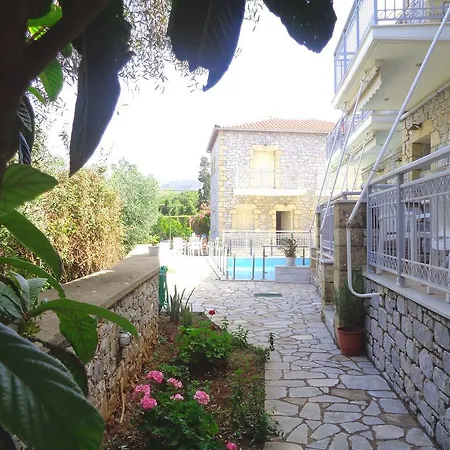 Manoleas Villas 스투파